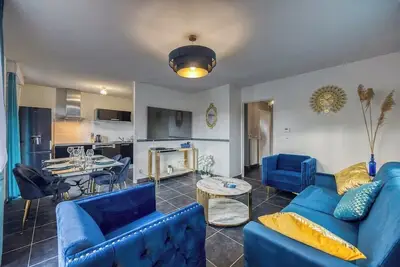 Image de Le Donjon Bleu | Calme / Vue sur Montagne