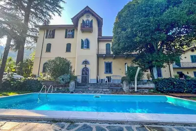 Image de Spacious 3-room apartment with balcony, panoramic sea view & pool in elegant villa