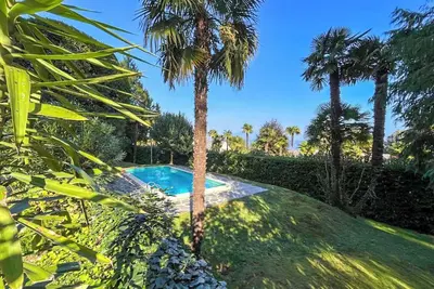 Image de Stylish 2-room apartment with private terrace, pool & lake view in historic villa - quiet location on Lake Maggiore