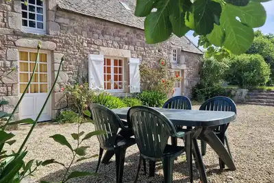 Image de Maison en granit rose, à 300 mètres de la plage, grand jardin