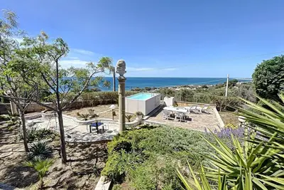 Image de Villa Rusciu De Lu Mare Superior avec piscine privée, vue mer, à Torre Vado