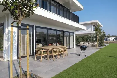 Image de Brand-new 8-person waterfront villa with hot tub, sauna and trampoline – perfect for a luxury family getaway.