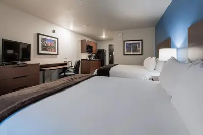 Image de 3 Practical Rooms w/ Free Parking | The Metropolitan Downtown - 1. 4 miles