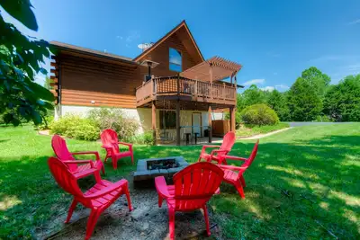Image de Three-story dog-friendly home with large deck, wood swing, firepit, lawn, & more