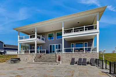 Charming dog-friendly lakefront villa with private dock, firepit, stunning views