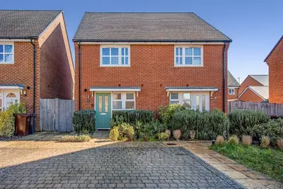 Image de Lovely 2 Bedroom Modern Home - Driveway parking for 2 cars and Pet Friendly!