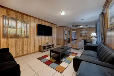 Image de Mins to Fort Benning - The Columbus Cottage Guesthouse