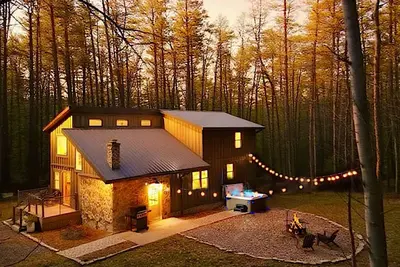 Image de Secluded 4 bedroom Cottage with hot tub & wood burning fire pit