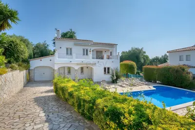Image de Villa Friesland – Agréable villa avec piscine dans un cadre paisible
