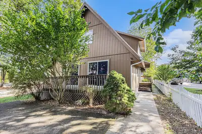 Image de Corky's Cottage-  A-frame retreat on White Lake Waterfront