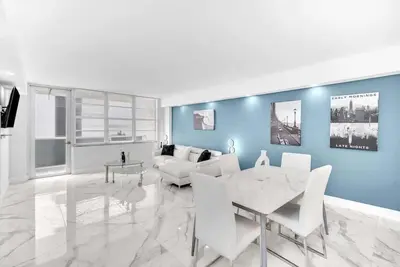 Image de Bright & Renovated 2br by the Ocean