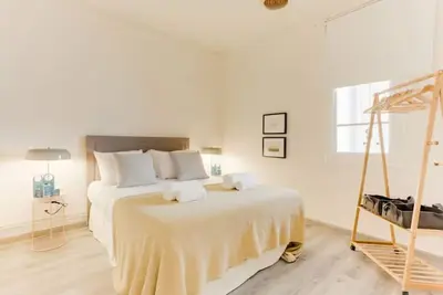 Image de Acomodis Apartments - Large Group Stay: 20 Bedrooms, 10 Baths | Sleeps up to 40