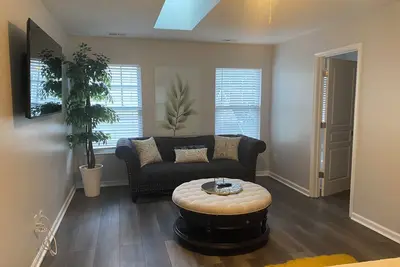 Image de King Bed Beach House 10 mins from Beach