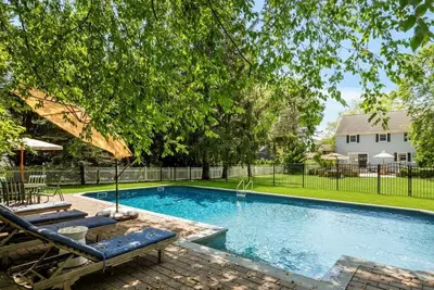 Image de Traditional Southold Home, Private Heated Saltwater Pool, Perfect for Families