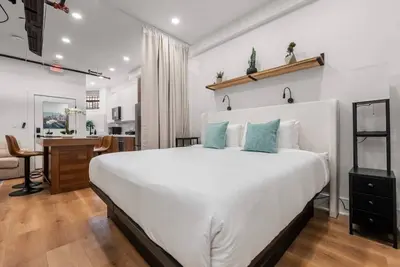 Image de Elegant Urban Loft + Spacious Open Layout | Suite 1