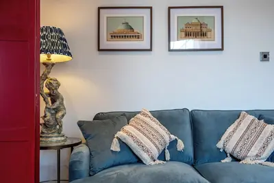 Image de Stunning High Street Hideaway in Cheltenham