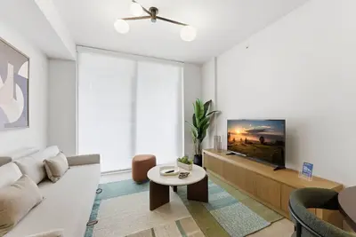 Modern Downtown Miami Apt w/ Balcony