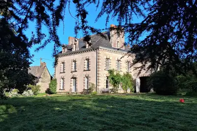 Image de Petit Château 15eme et 19eme sur 10ha  à la campagne