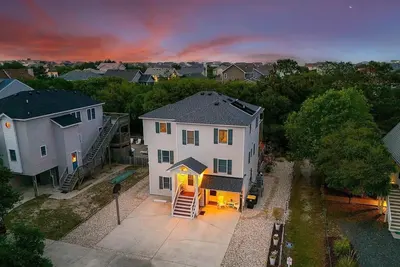 Image de Corolla Beach Family Retreat Game Room, Pool, Hot Tub & 7 min Walk to Sand
