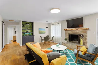 Image de Sunshine on 7th: Pet Friendly, 2-bedroom house, walking distance to Ku!