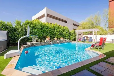 Image de 5bd3br downtown phx w/ pool & games