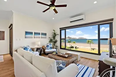 Image de Beachfront Condo•Bbq•pool•prime location•sleeps 4 - Pacific Beach 9