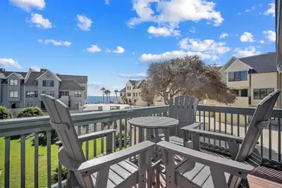 Image de New Listing, 6 seat golf cart included- 603 Newhaven