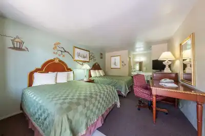 Image de 2 Peaceful Rooms | Junction Golf Club - 2. 5 miles | Pets Allowed + Seasonal Pool