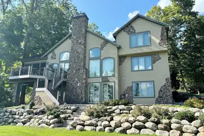 Image de Beautiful  4-bedroom house with Ac on Horseshoe Lake