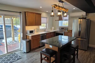 Image de New 1-bedroom dog-friendly apartment with Ac in Colchester near the lake