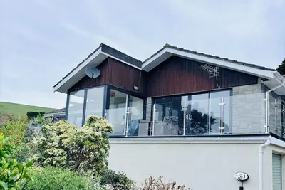 Image de The Gables - Hot Tub- 4 Bedrooms- Sleeps 8- Dogs Allowed-Free parking for 2 cars