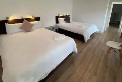 Apt 4 Killarney Town Free Parking