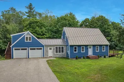 Image de Sunapee Retreat | Fire Pit + Yard| Close to Lake