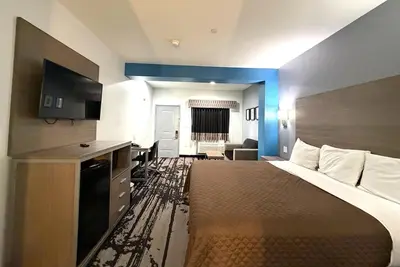 Image de Budget Room Near Six Flags Hurricane Harbor Splashtown - 3. 7mi | Free Parking