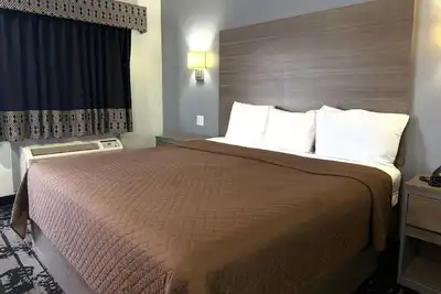 Image de Enjoy a Tranquil Stay Near Six Flags-3. 7 miles | Free Parking, Easy I-45 Access