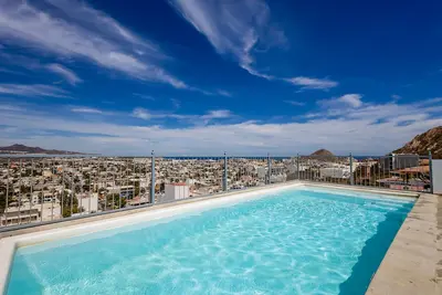 Image de Hotel suite with ocean-view rooftop infinity pool, balconies & Ac - dog-friendly