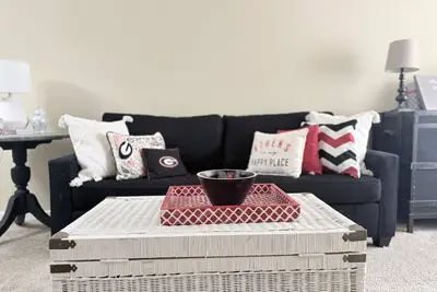 Uga Bulldog Basecamp- Prime Five Points Stay