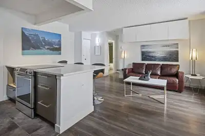 Pet-friendly 1 bedroom | Stampede & Bmo | Parking