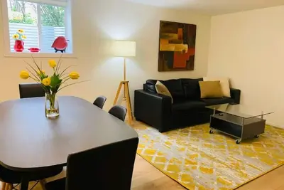 Image de New | Intro Price | 3br | Walk UofC | Games &Gym &Parking | 13m Dt | 16m Airport