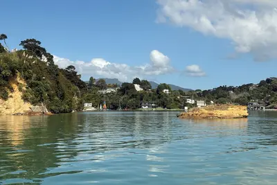 Image de Relaxing @ Lorenzen Bay, three bed house with Beautiful view and pool.