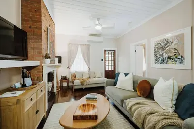 Image de Percys Cottage Storybook Heritage Charm in Town