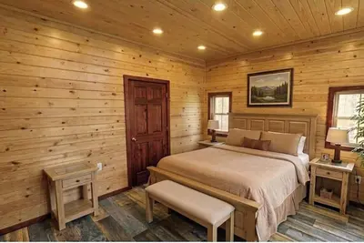 Image de Secluded 2-bedroom cabin in the woods near Pomme De Terre lake. Private hot tub