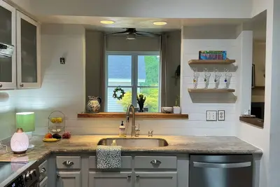 Image de Cozy Acadian Cottage in the heart of charming Covington.