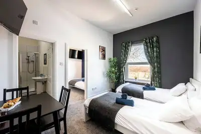 Image de Bright Upper-Floor Suite · Private Bath· Sleeps 4