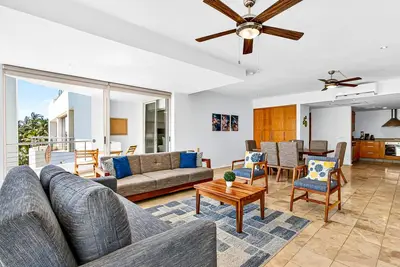 Image de Bright coastal apartment with pool, balcony & beach access close by