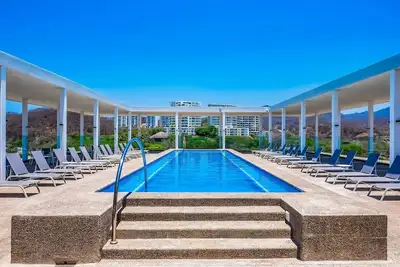 Image de Oceanfront Gem with Bay View Terrace & Direct Sea Access