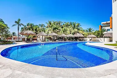 Image de Luxury Beachfront Condo | Resort Pool, Ocean Views, Walk to Beach