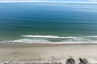 Image de Modern Oceanview Townhome - Across the Street from the Beach