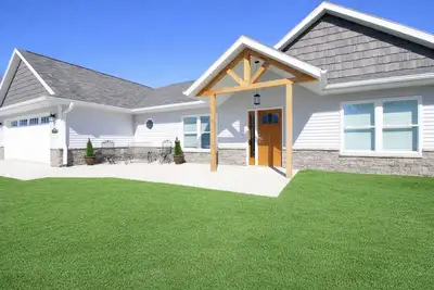 Image de New 3-bed/ 2 bath home with Game Room, Screened Porch and Firepit.