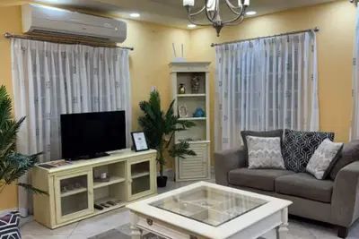 Image de Spacious 5-bedroom villa in beautiful Lowlands with Ac